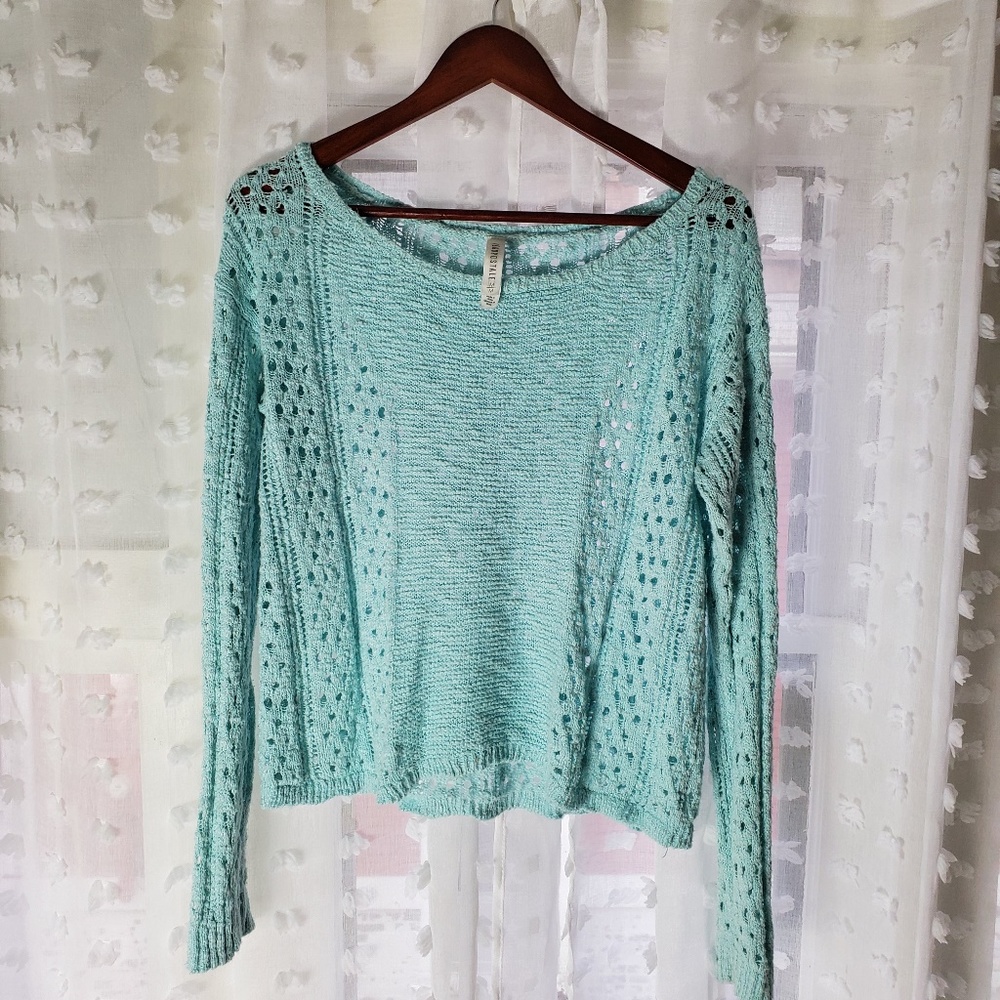 Aeropastale sweater Sz Medium